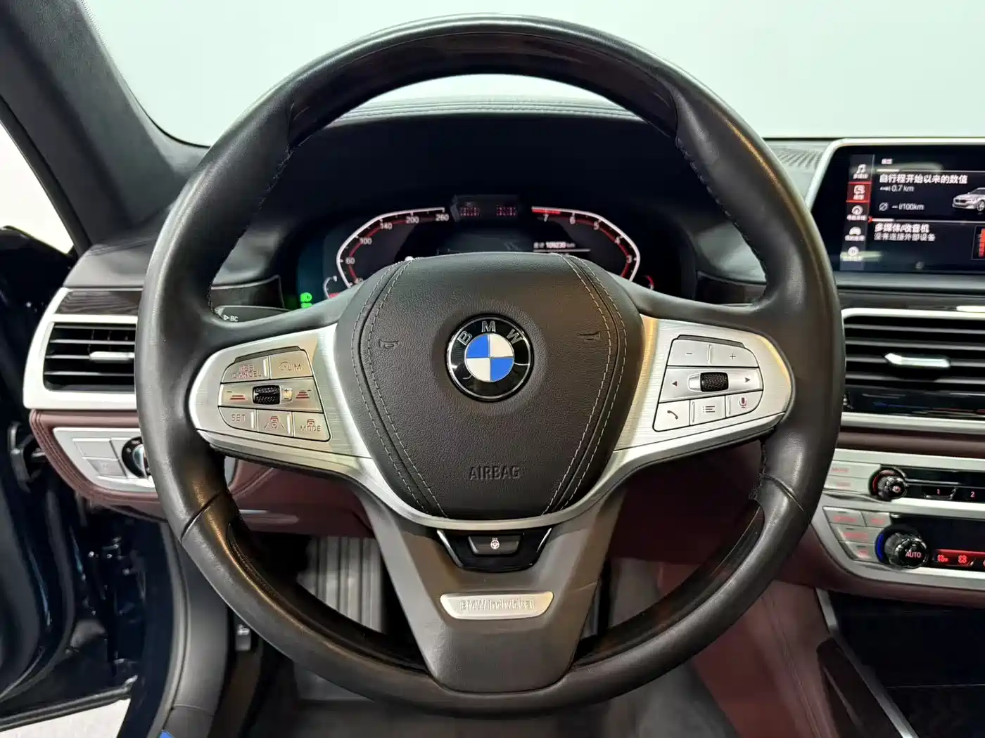 BMW 7 Series 2021 Model 740Li xDrive Executive Luxury Package фото 21