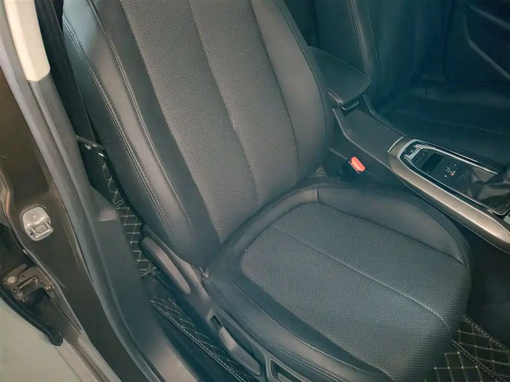 Peugeot 408 2016 1.6T Automatic Luxury Edition фото 17
