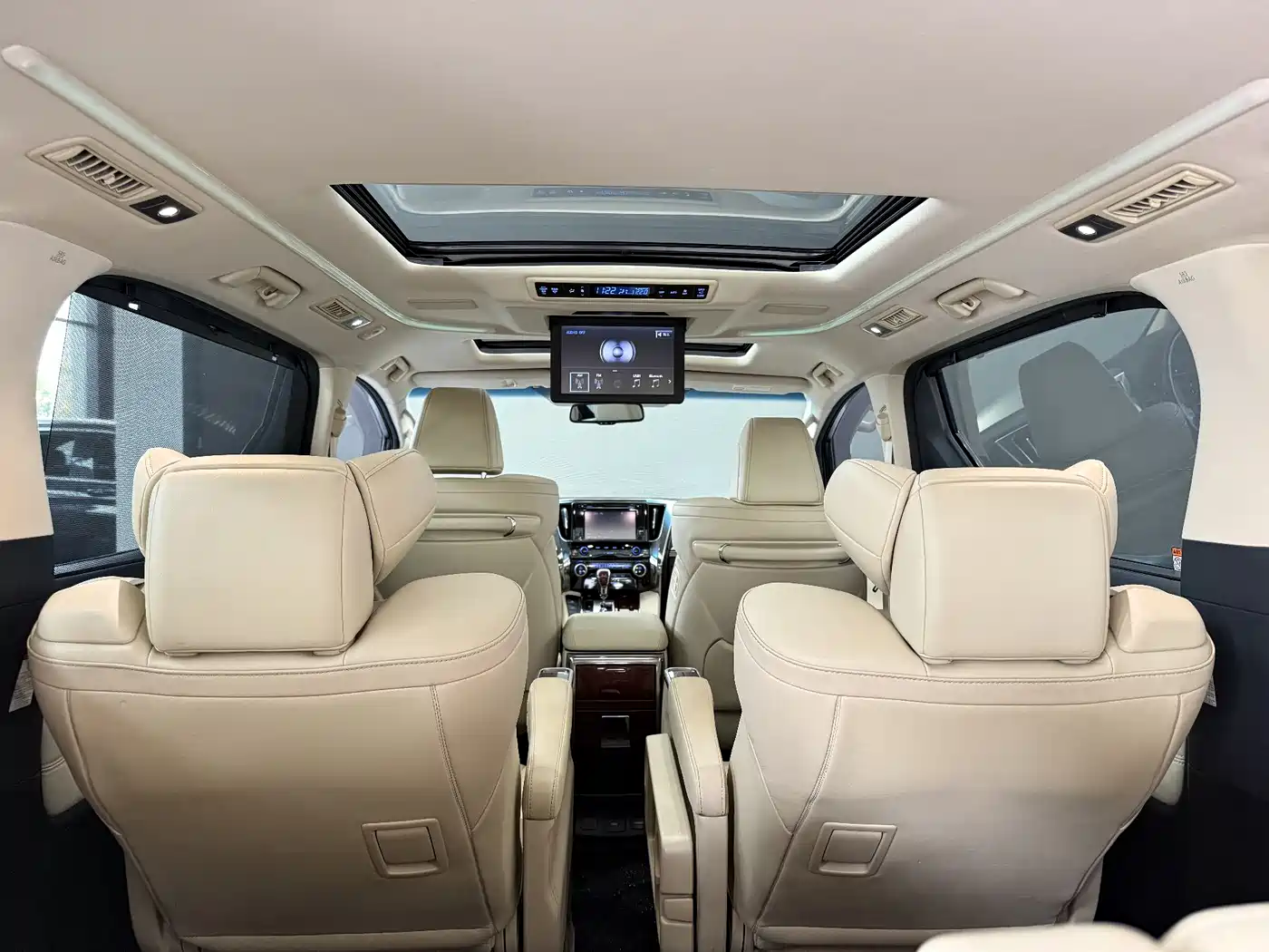 Toyota Alphard 2018 3.5L Luxury фото 25