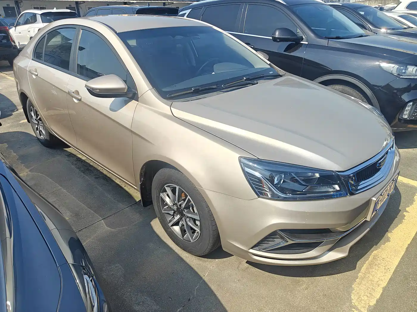Фото 2 - Geely Emgrand