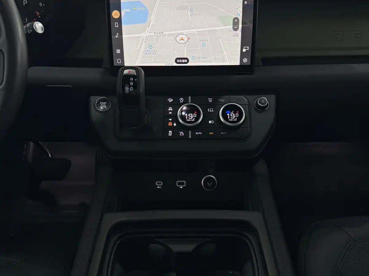 Land Rover Defender 2023 110 3.0T P400 75th Anniversary Legend Edition фото 17