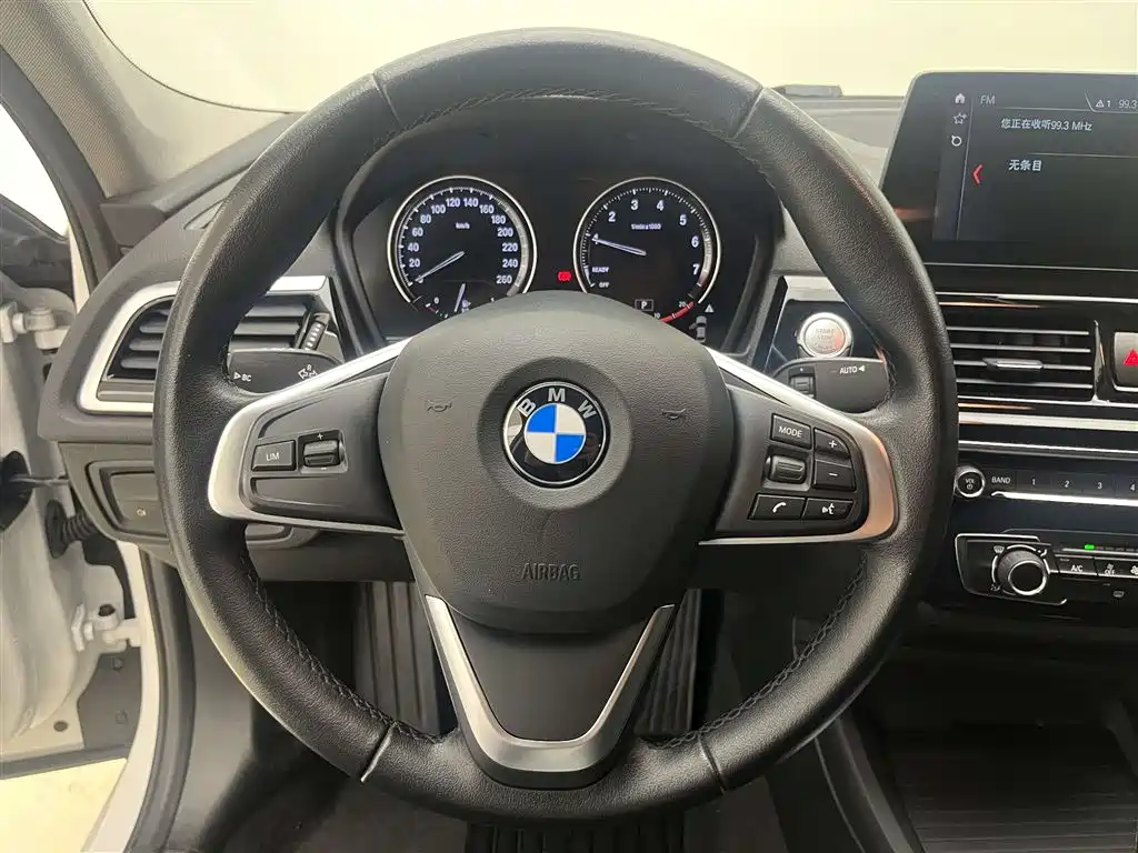 BMW 1 Series 2023 120i M Sport фото 11
