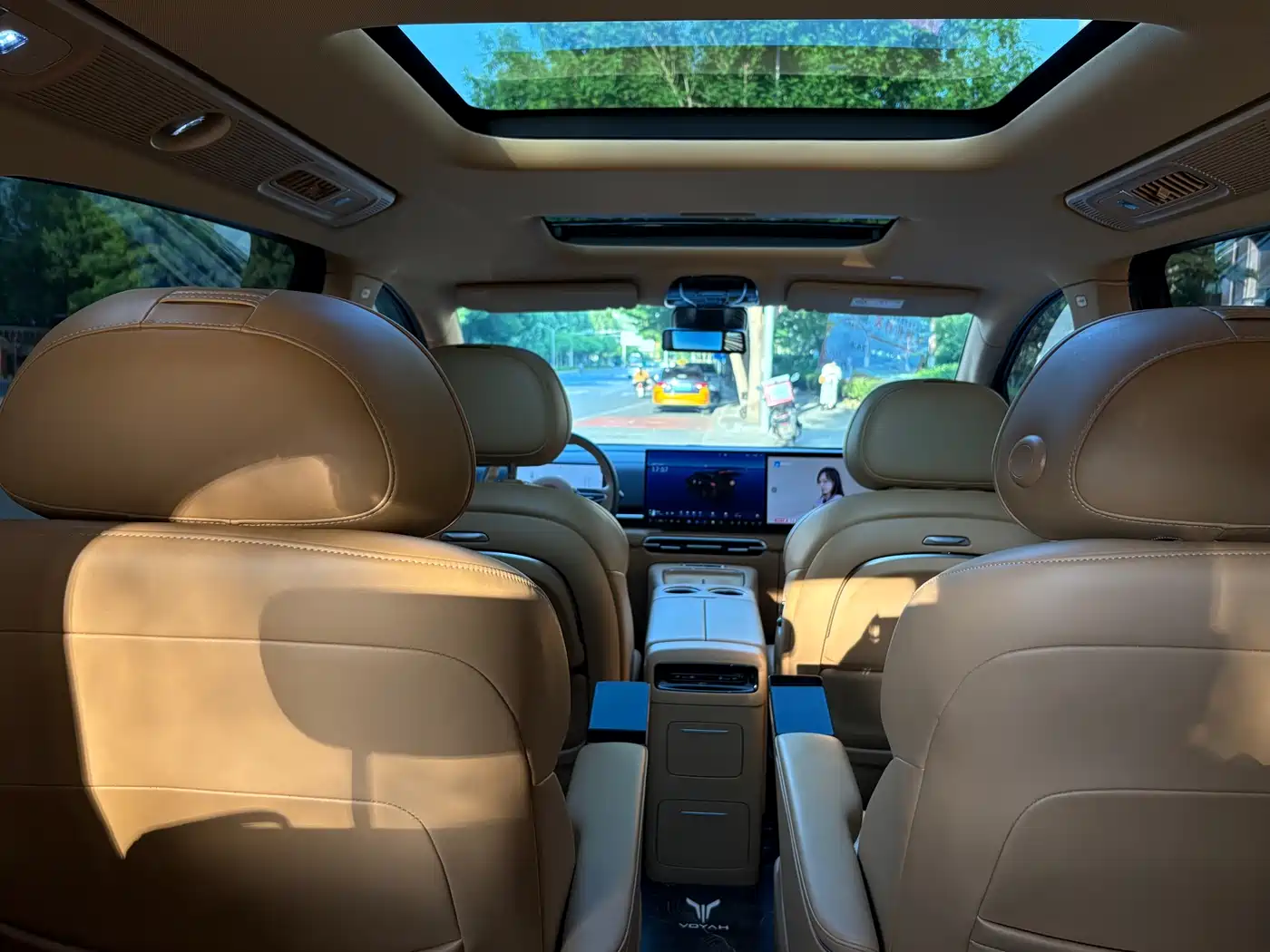 Voyah Auto Voyah Dreamer 2025 PHEV AWD Excellent Kunpeng Edition фото 11