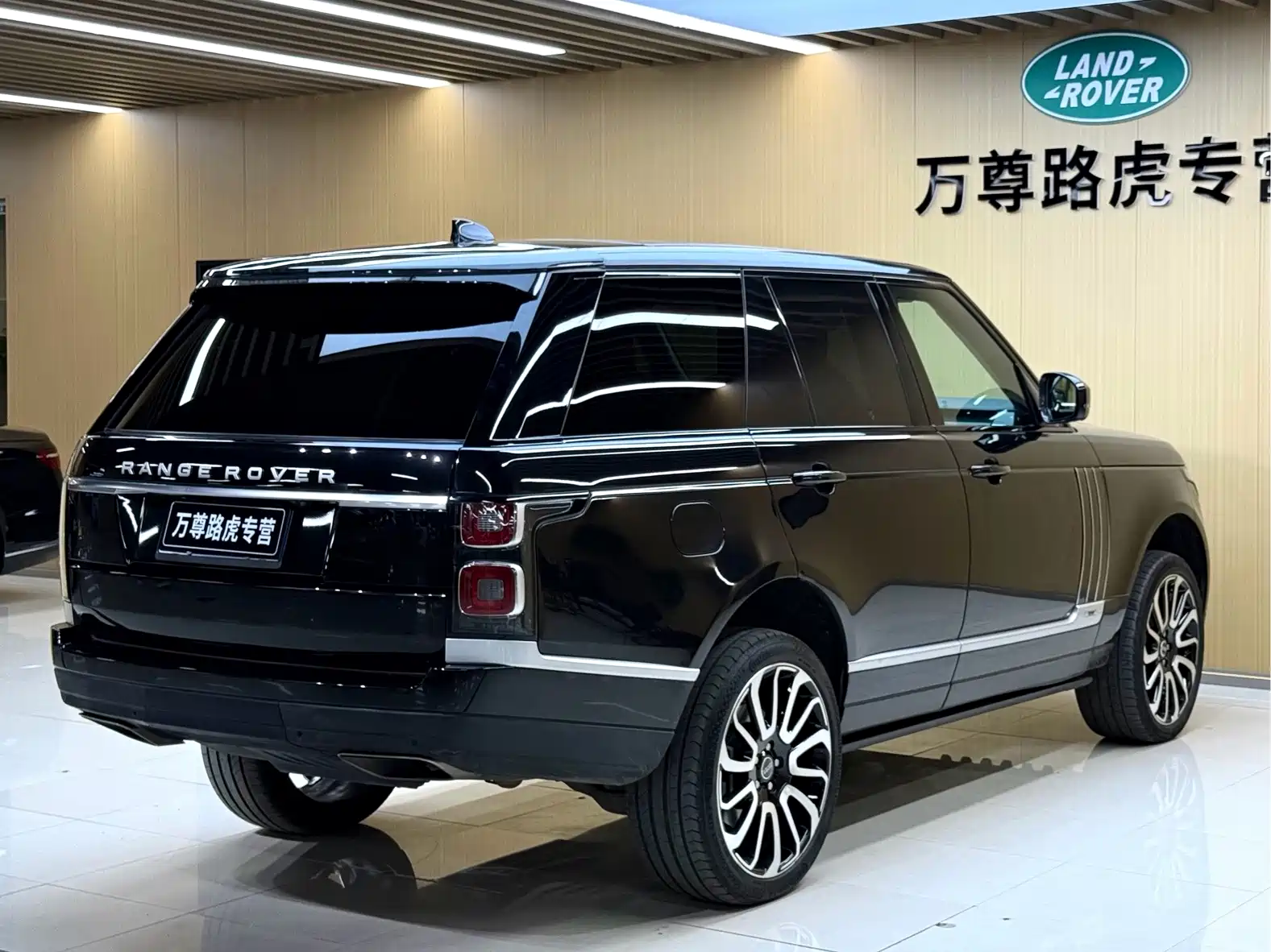 Photo 24 - Land Rover Range Rover