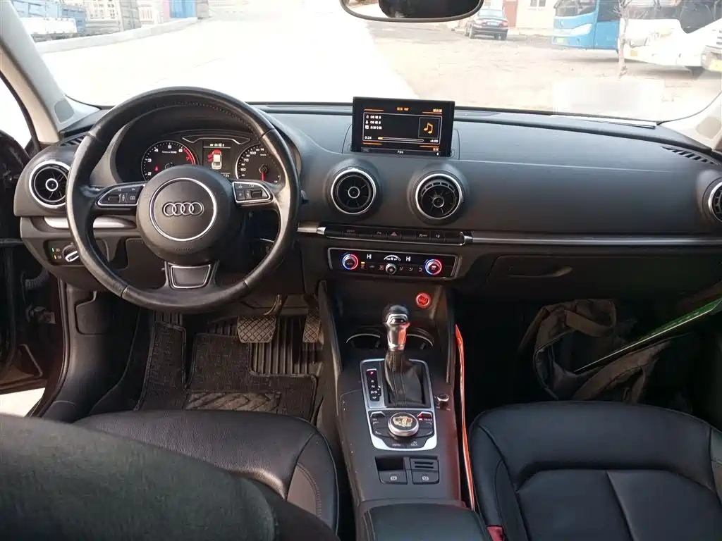 Audi A3 2015 Limousine 40 TFSI Automatic Comfort фото 12