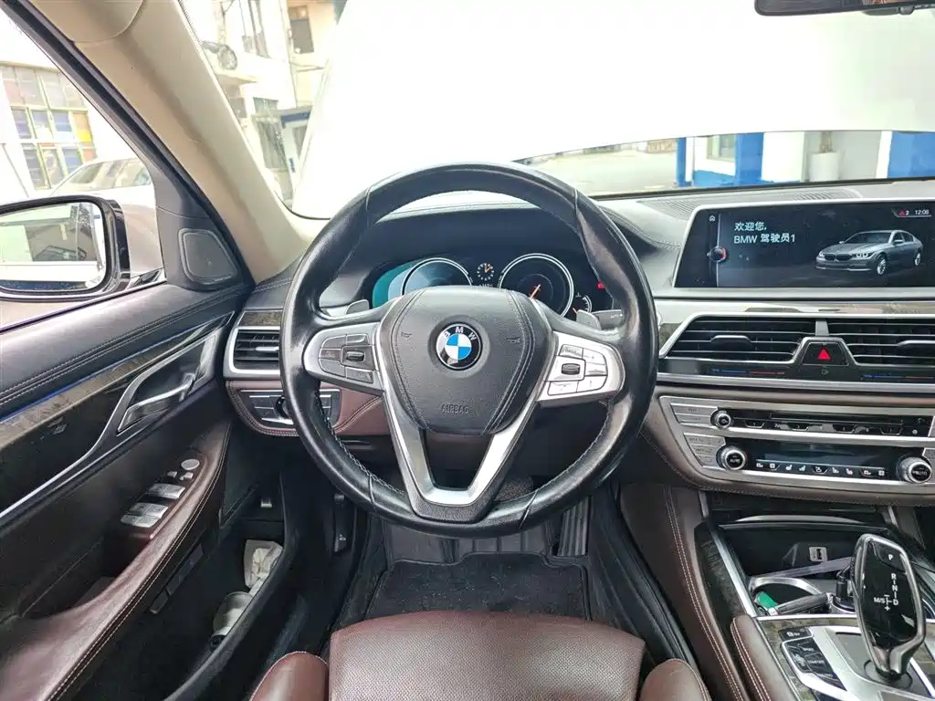 BMW 7 Series 2016 730Li Luxury фото 17