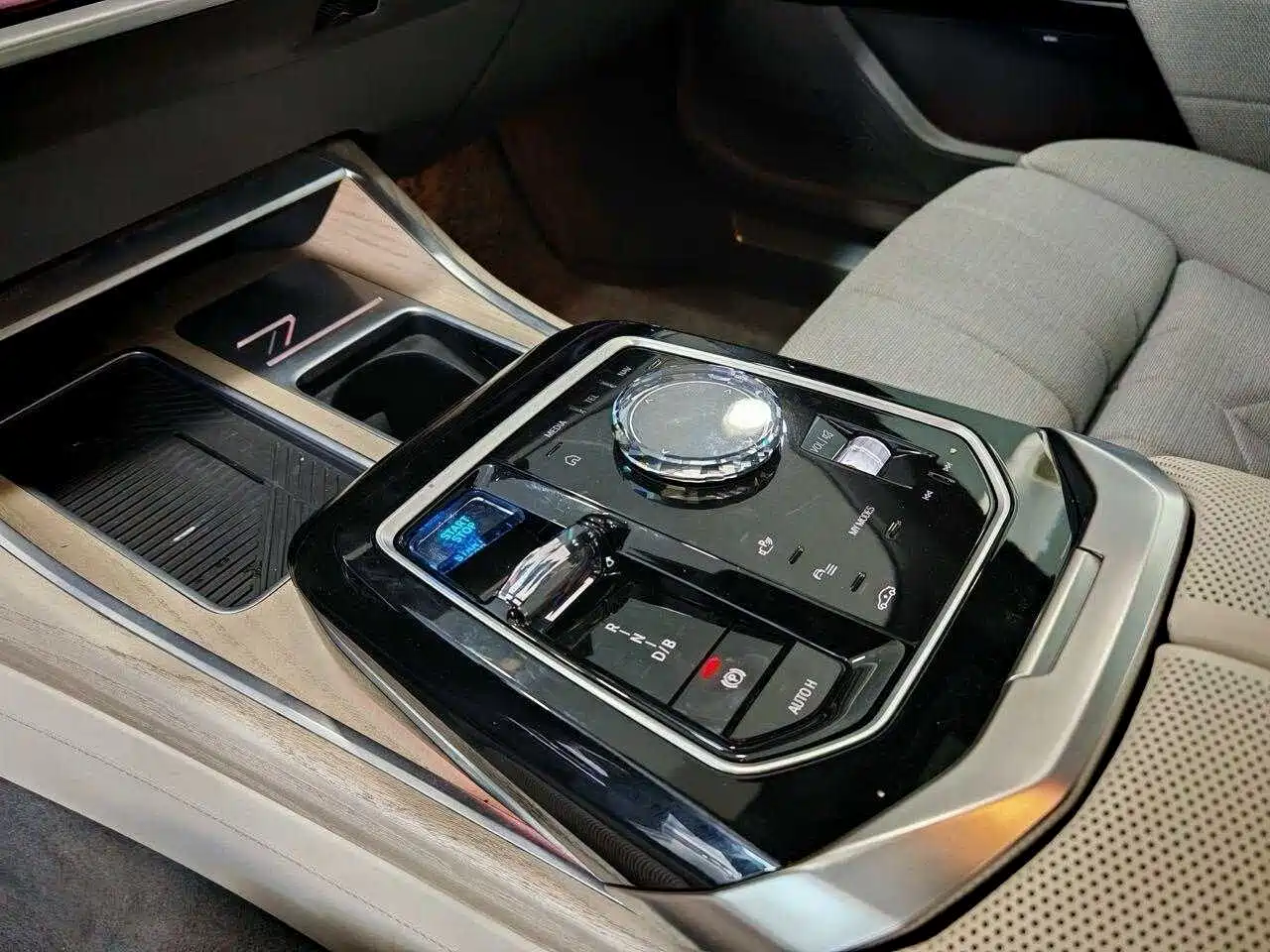 Фото 14 - BMW i7