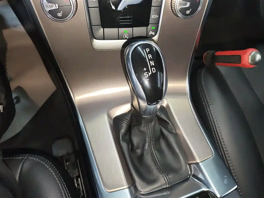 Фото 6 - Volvo XC60