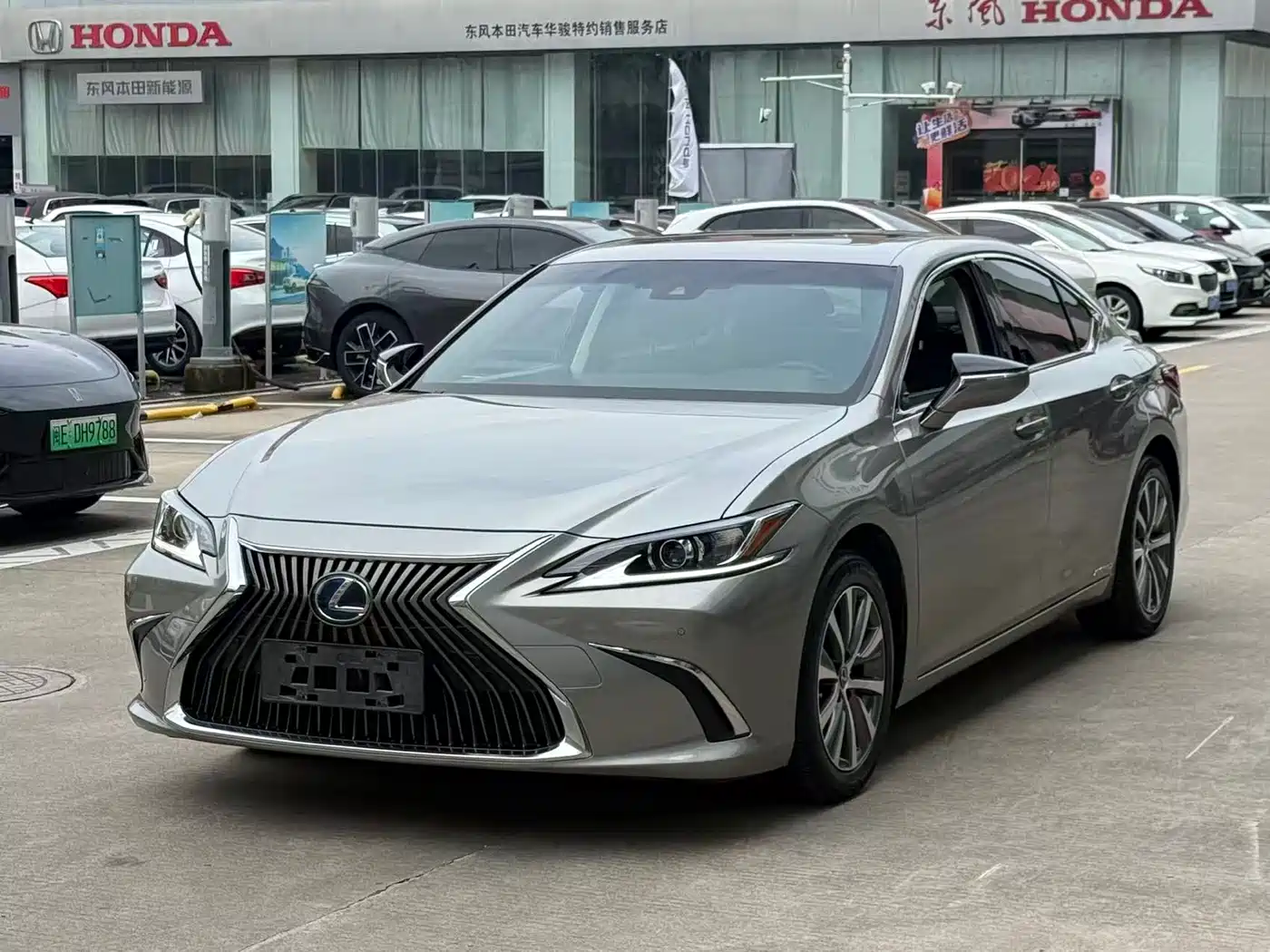 Lexus ES 2018 300h Excellence Edition China V фото 3