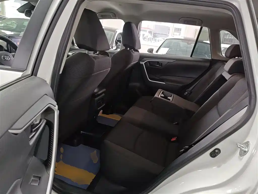 Toyota RAV4 Rongfang 2022 2.0L CVT 2WD Urban Edition фото 17