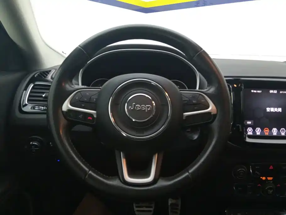Фото 15 - Jeep Compass