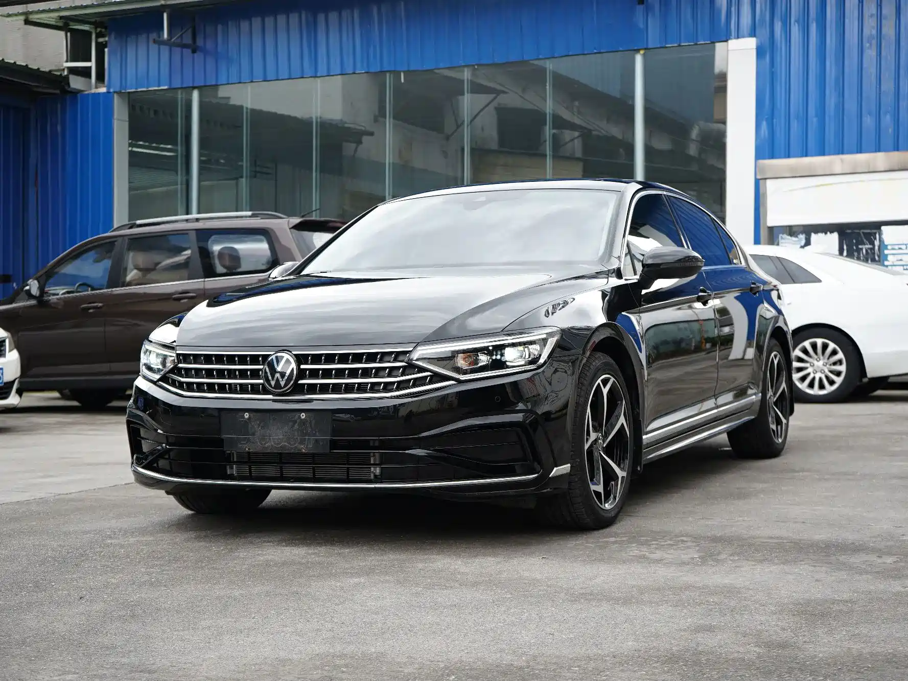 Photo 1 - Volkswagen Magotan