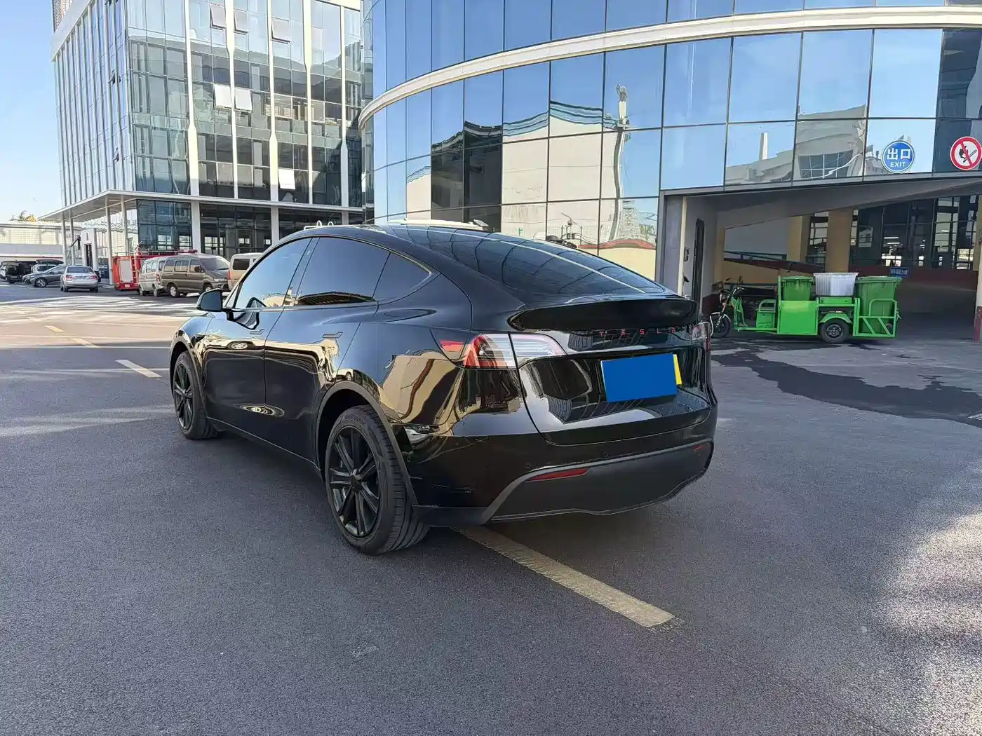 TESLA MODEL Y