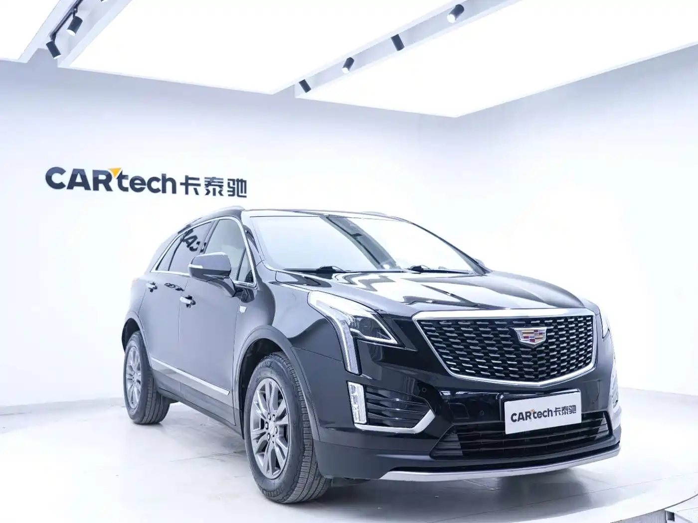 Cadillac XT5 2022 2.0T 2WD Luxury фото 5