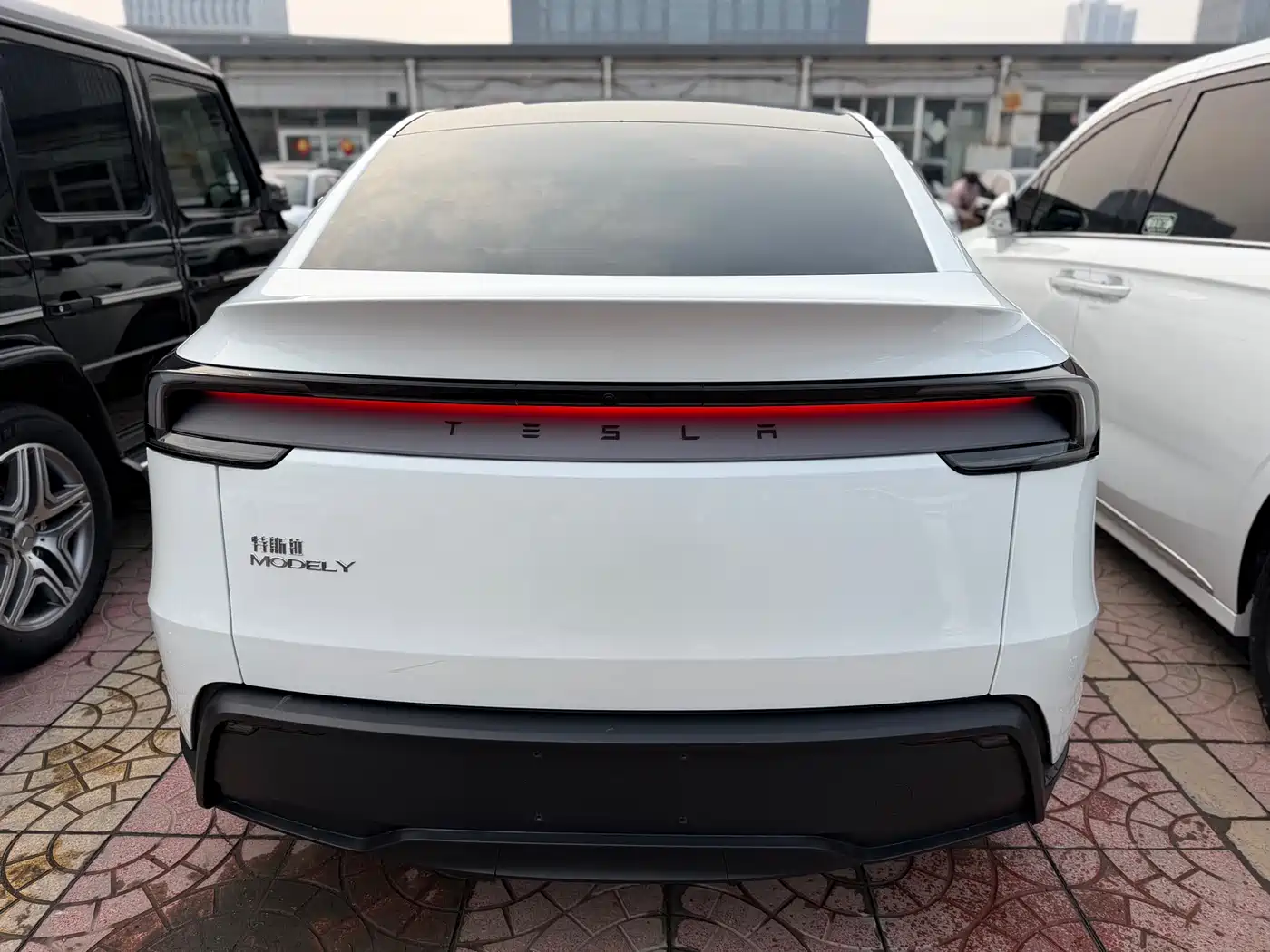 TESLA MODEL Y