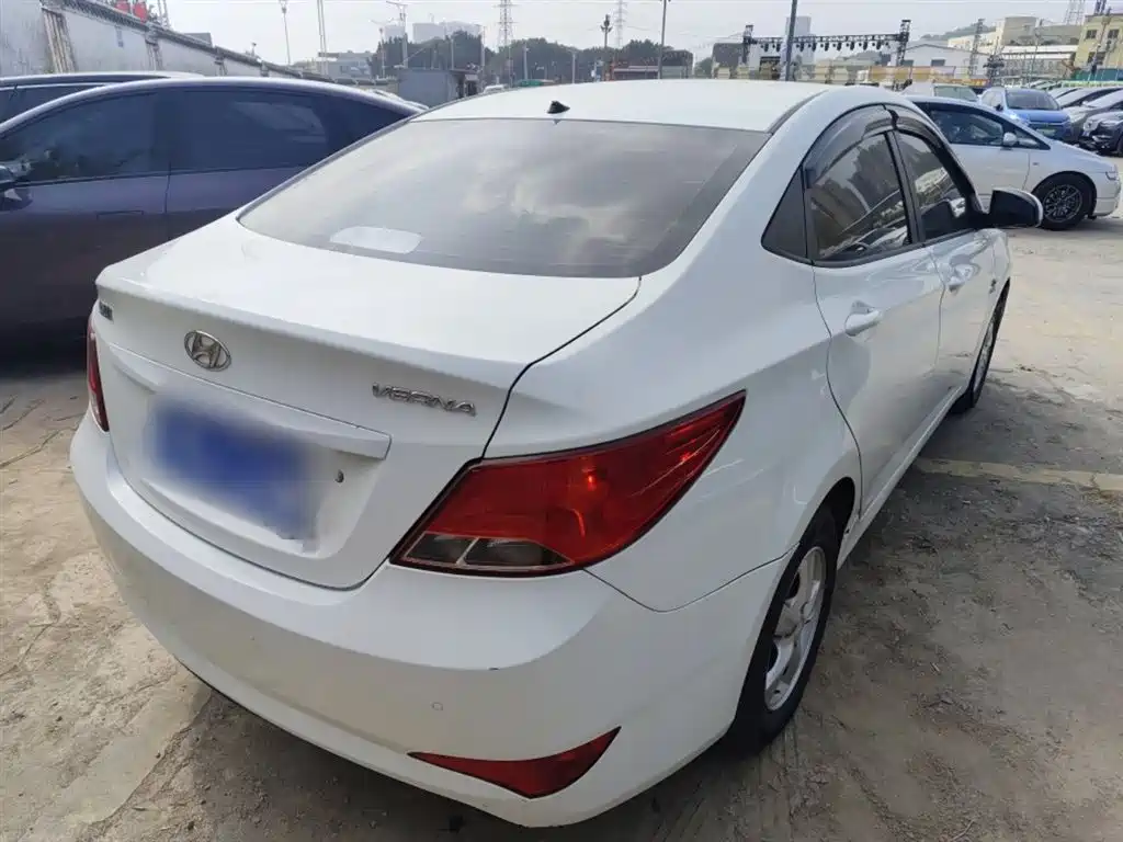 Hyundai Verna 2014 1.4L Automatic Smart GLS фото 5