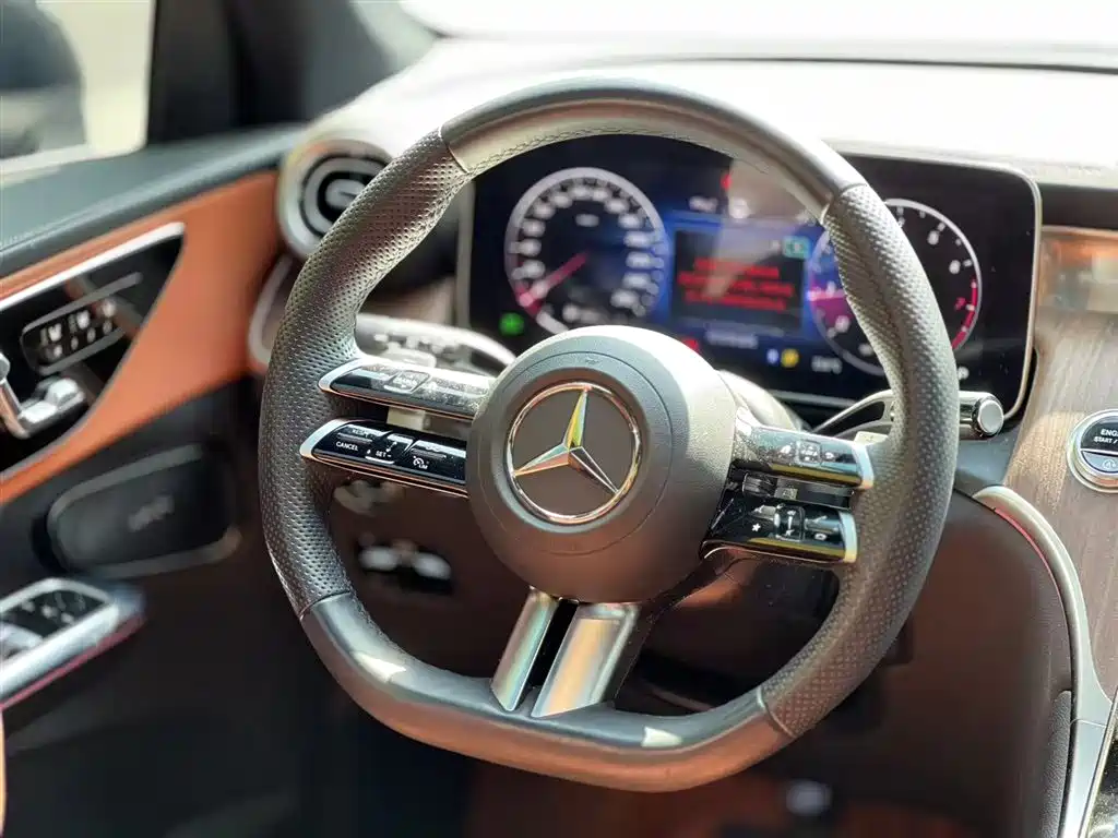 MERCEDES-BENZ GLC