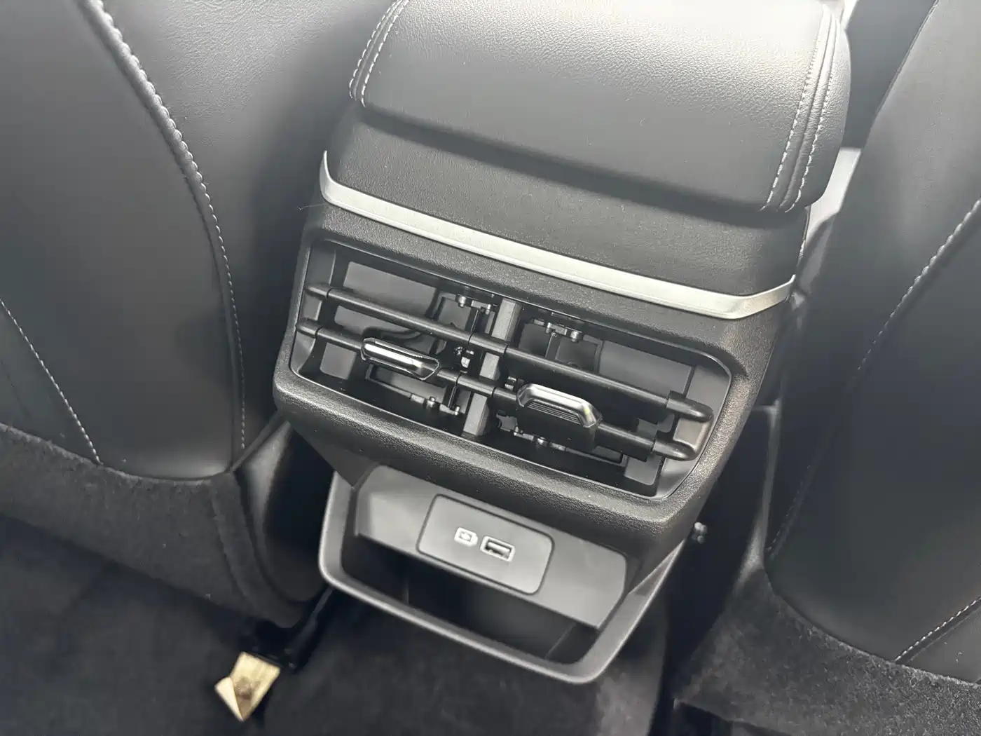 Фото 30 - Geely Emgrand