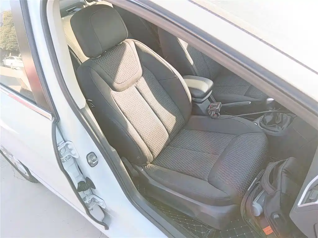 Peugeot 308 2014 Model Joy Edition Classic 1.6L Manual Superior Style фото 16