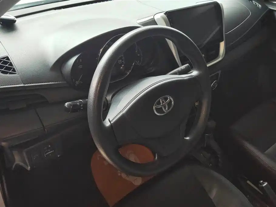 TOYOTA YARIS L TO ENJOY