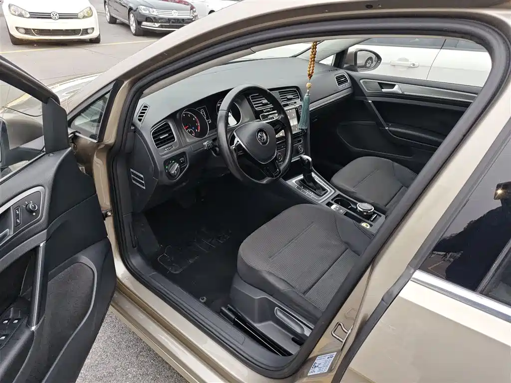 Volkswagen Golf 2015 1.6L Automatic Comfort фото 13