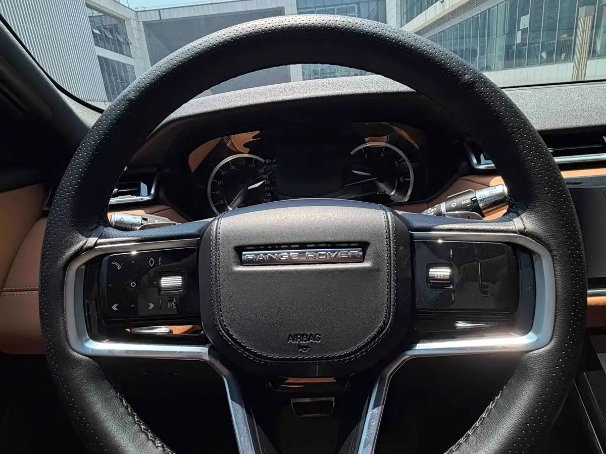 Фото 16 - Land Rover Range Rover Velar