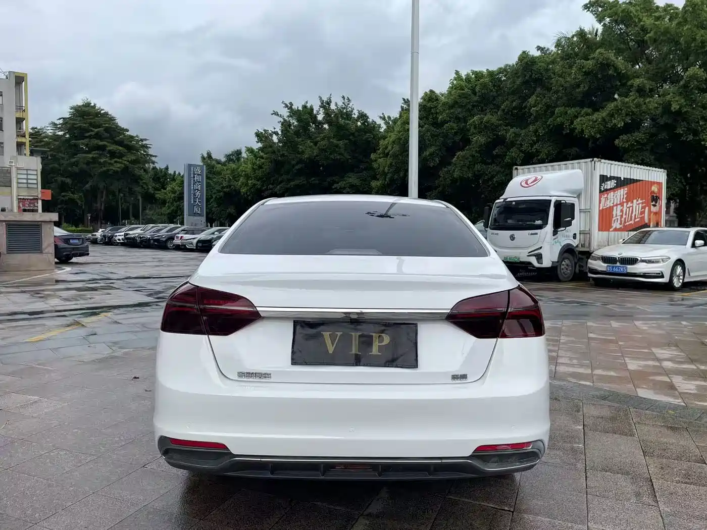 Фото 8 - Geely Emgrand