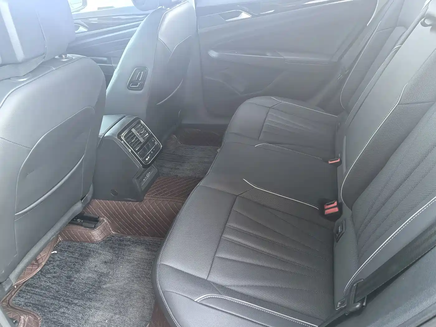 صورة 5 - Volkswagen Passat