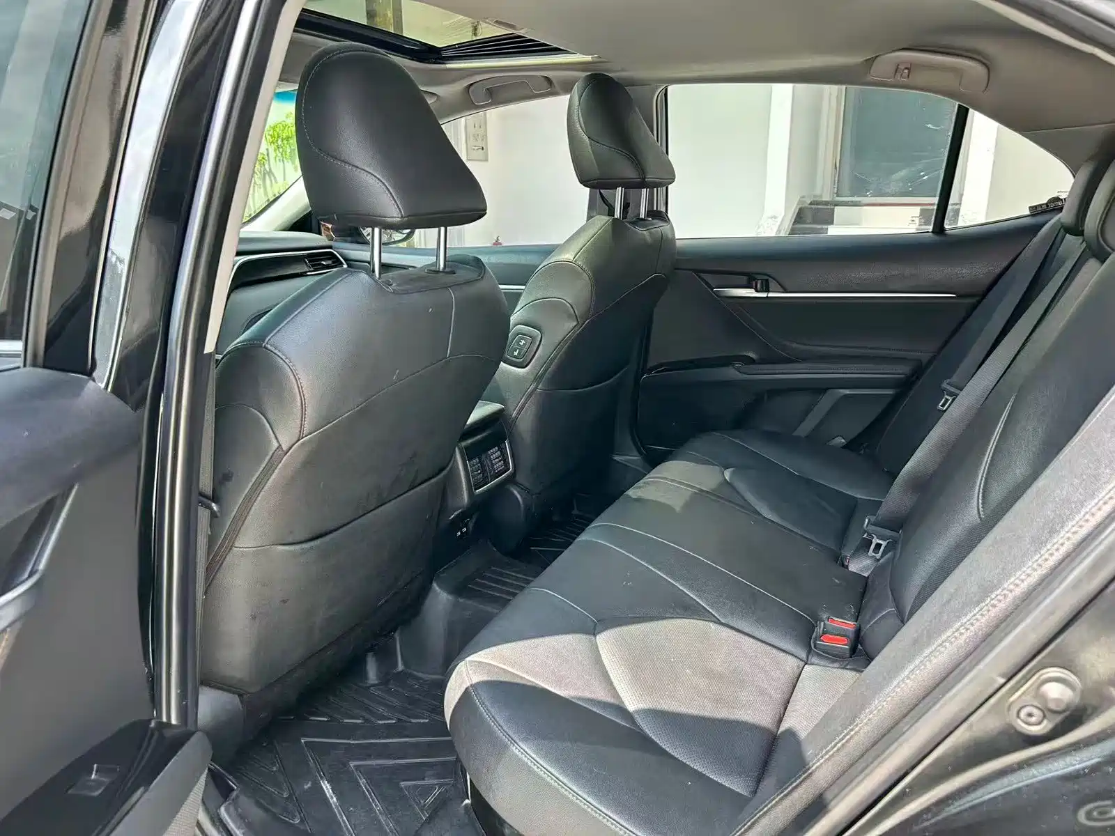 Фото 5 - Toyota Camry