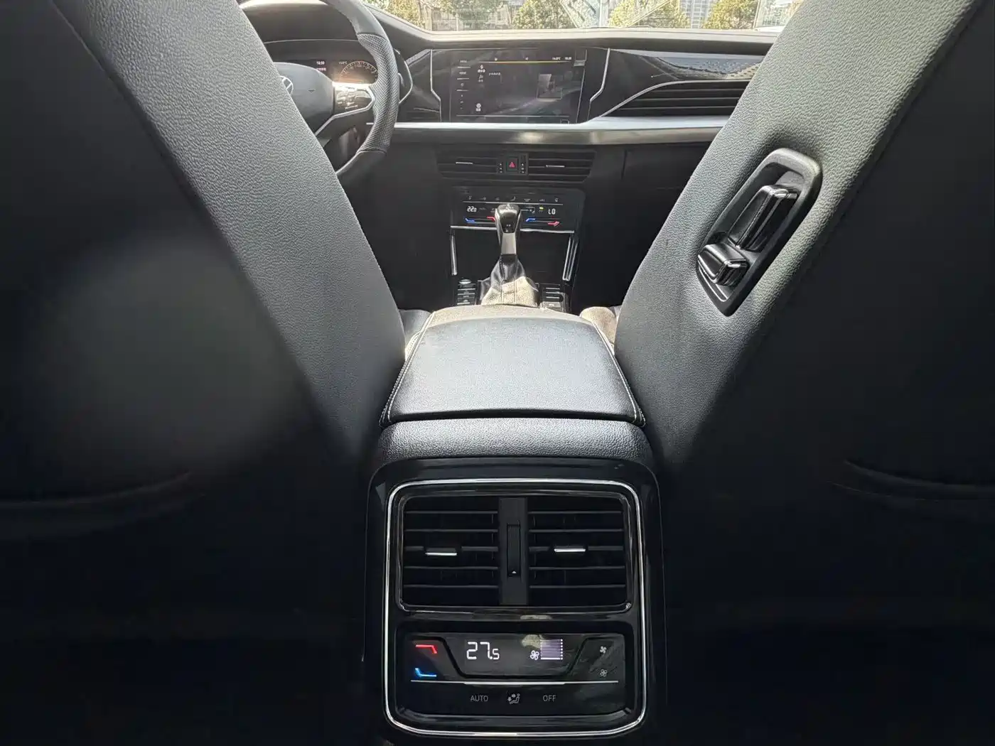 Volkswagen Passat 2024 380TSI Starlight Luxury Edition фото 14