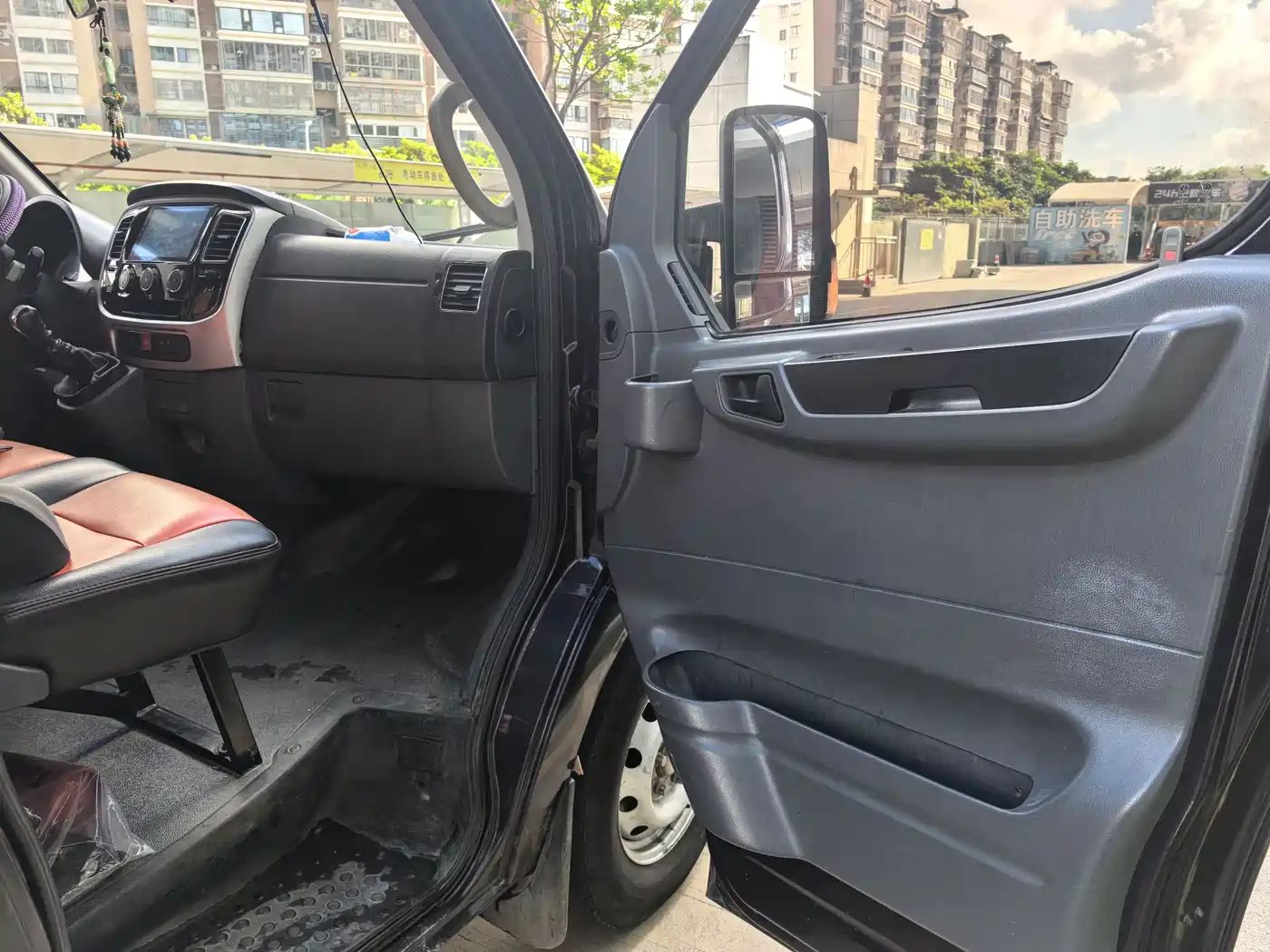 Dongfeng Yufeng Yufeng 2022 2021 Model 2.3T FWD Logistics Vehicle Short Wheelbase Medium Roof 5-9 Seats China VI M9T