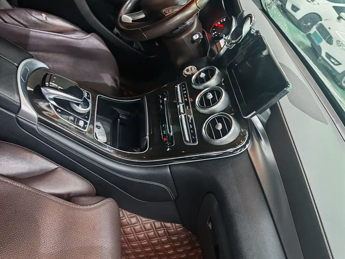 Mercedes-Benz GLC 2017 GLC 260 4MATIC Luxury фото 5