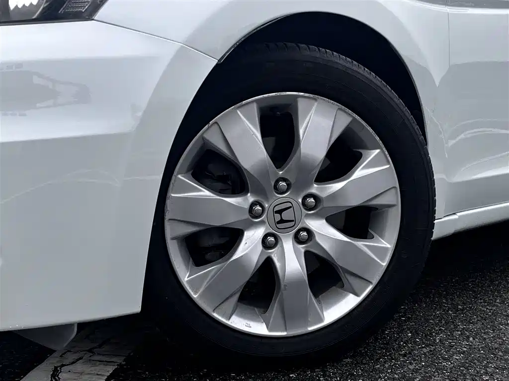 Фото 7 - Honda Accord