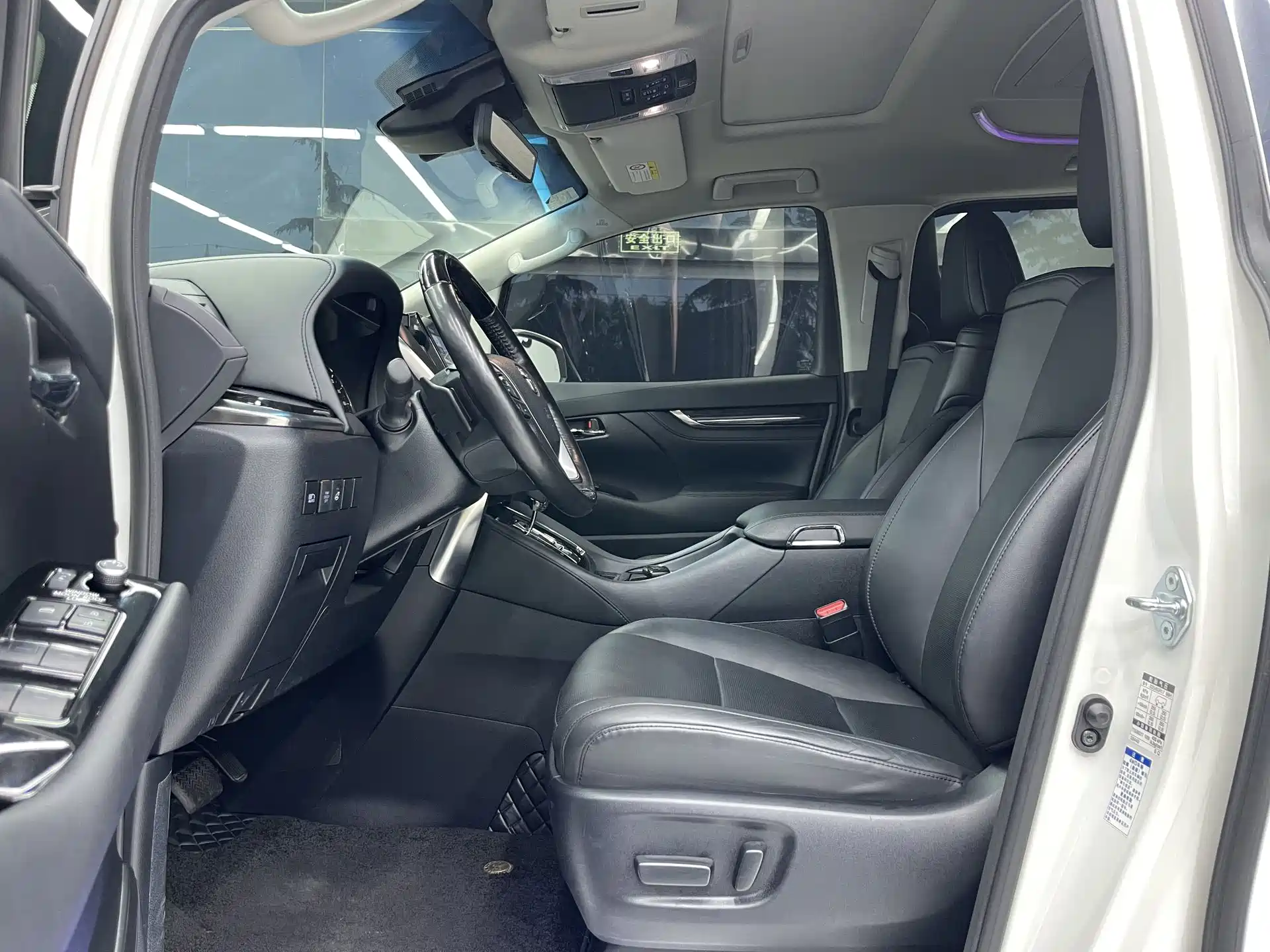 Фото 16 - Toyota Vellfire