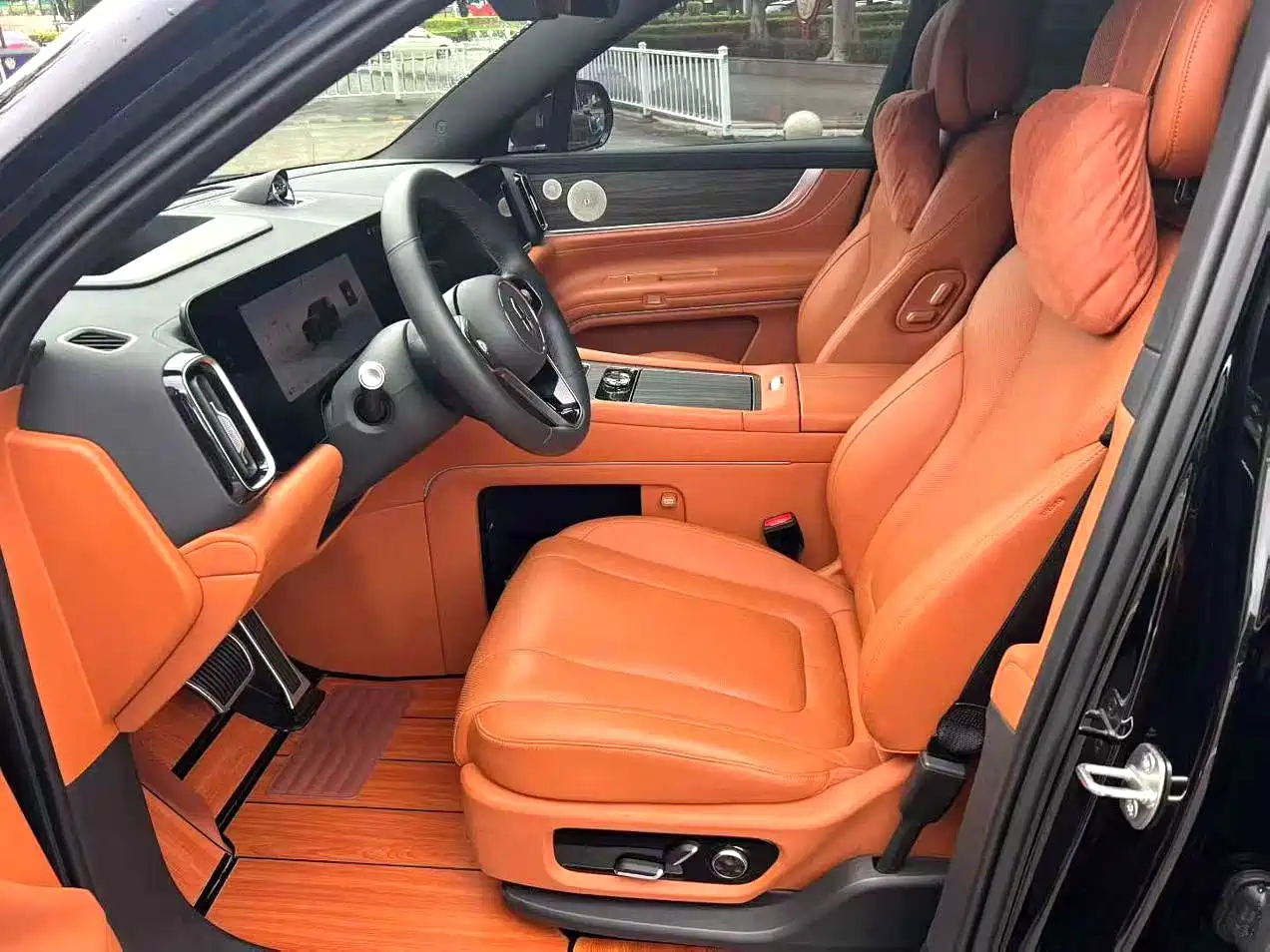 AITO Wenjie AITO M9 2024 Range Extender Max Edition 42kWh 6-seater фото 6