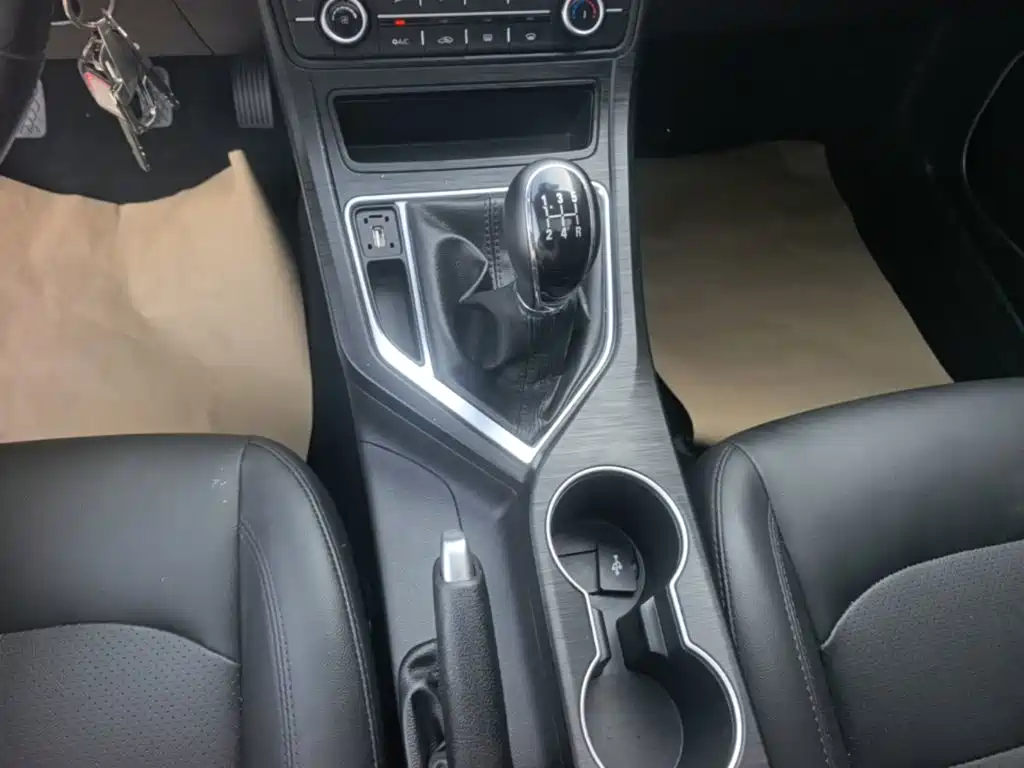 Фото 14 - Geely Vision