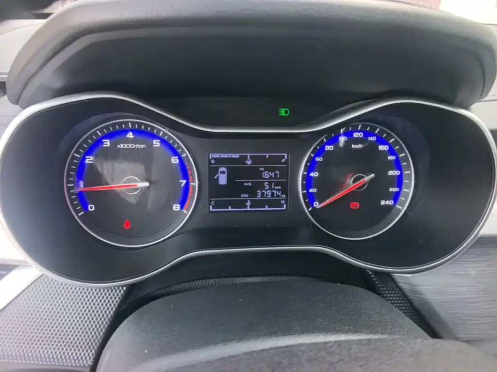 Фото 12 - Geely Vision