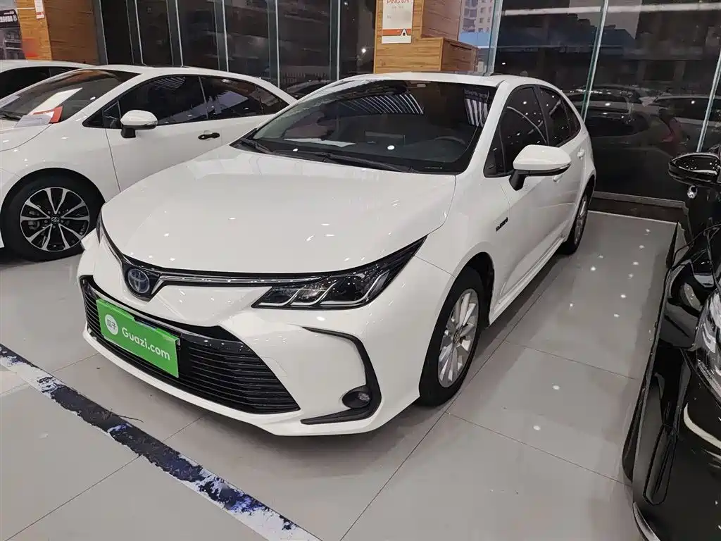 Toyota Corolla 2021 Hybrid 1.8L E-CVT Elite Edition фото 2