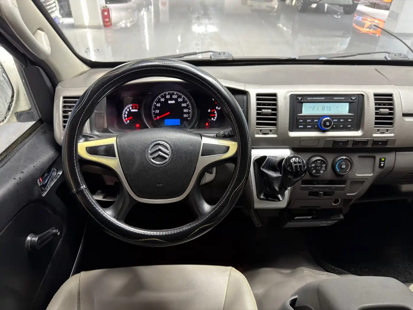 Golden Dragon Hiace Z Series 2017 2.2L Z5 Business Travel фото 8