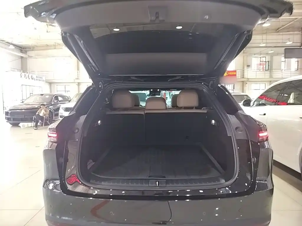 Li Auto i6 2026 2025 2WD Base Model