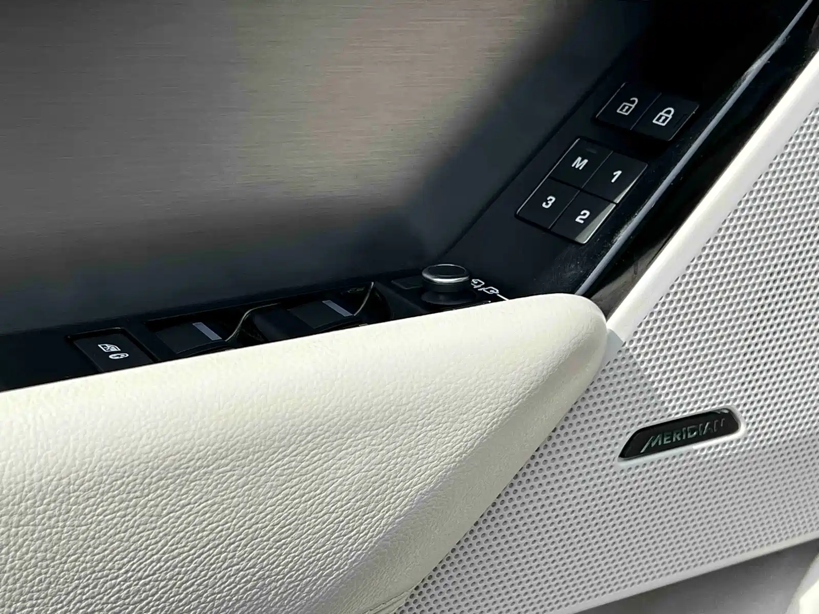 Фото 7 - Land Rover Range Rover Velar