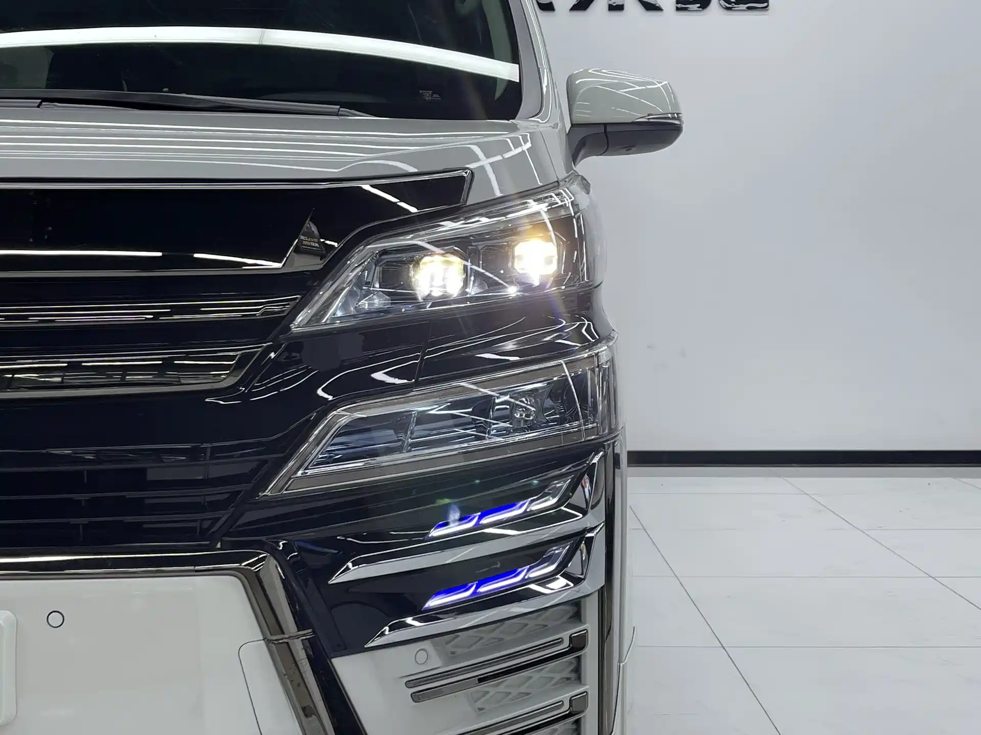 Фото 26 - Toyota Vellfire