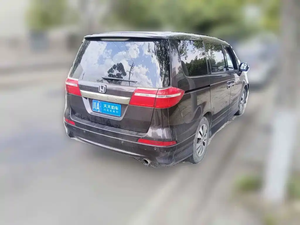 Photo 2 - Honda Elysion