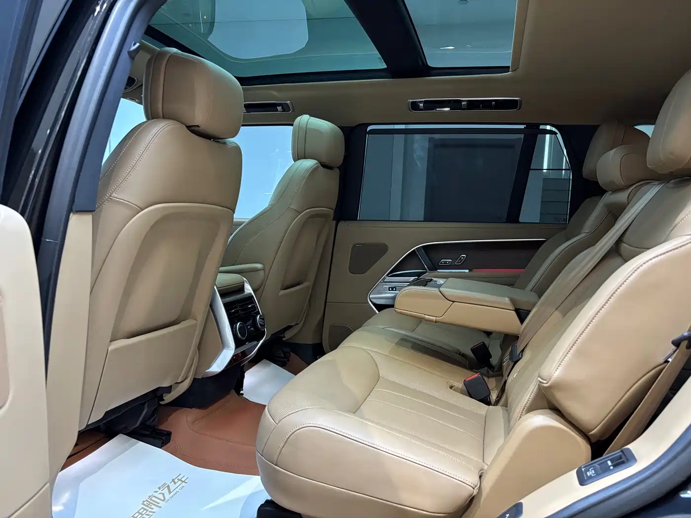 Land Rover Range Rover 2025 2025 3.0 L6 400PS Flourishing Era Extended Wheelbase 7-Seater