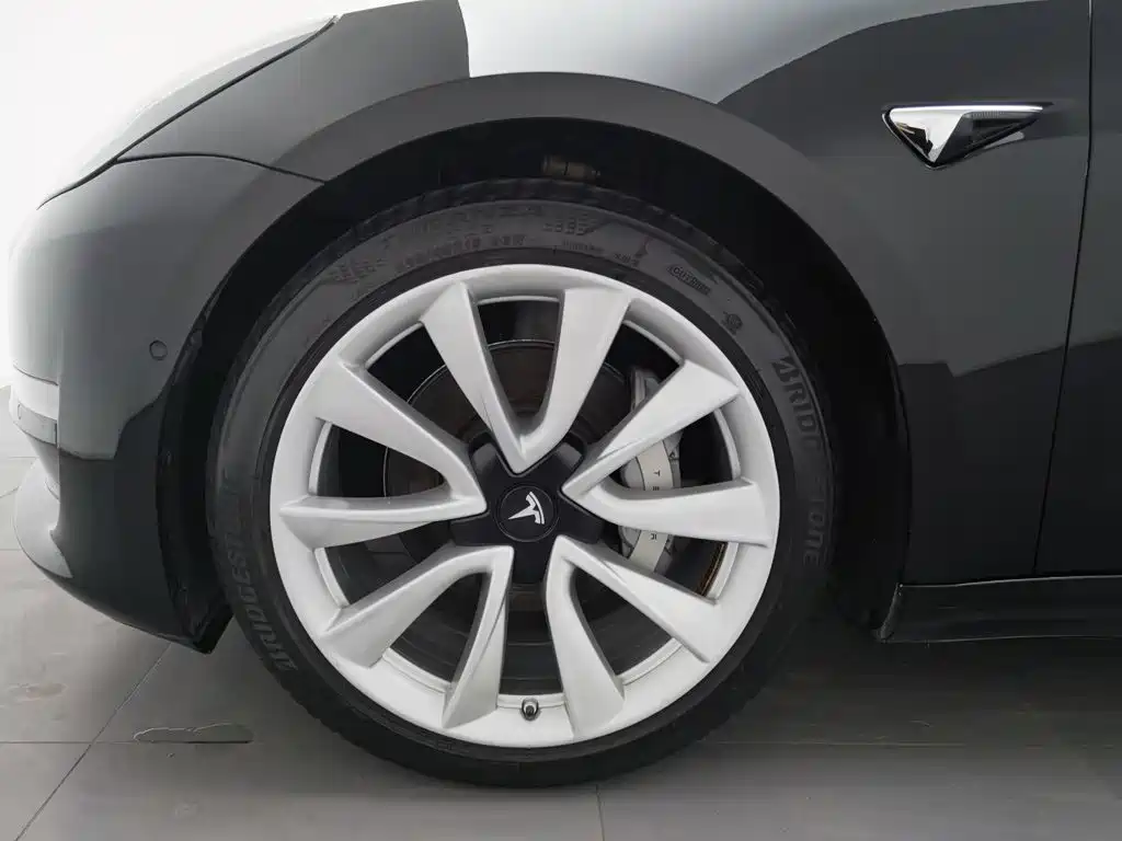 Фото 17 - Tesla Model 3