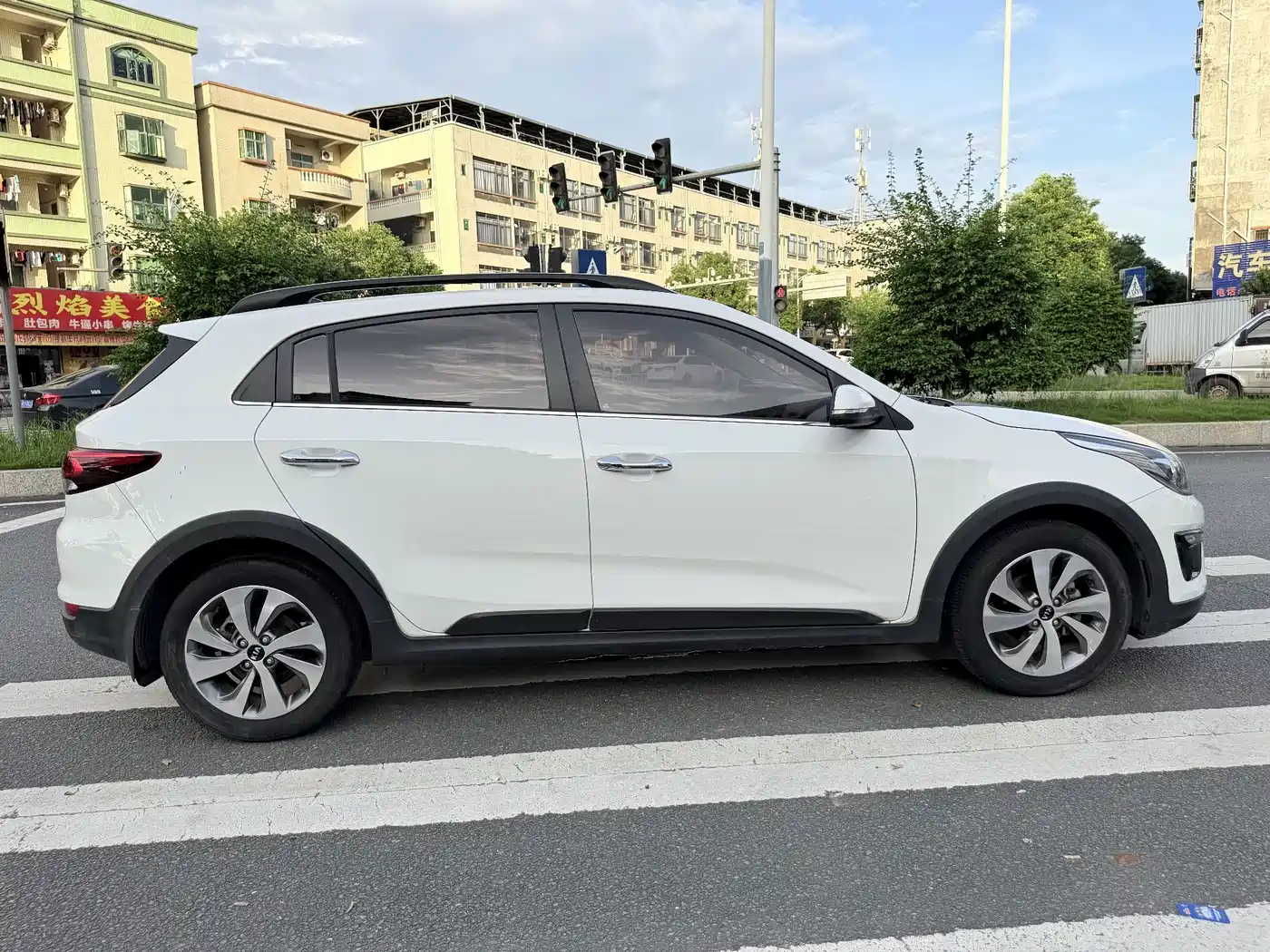 Photo 21 - Kia KX CROSS