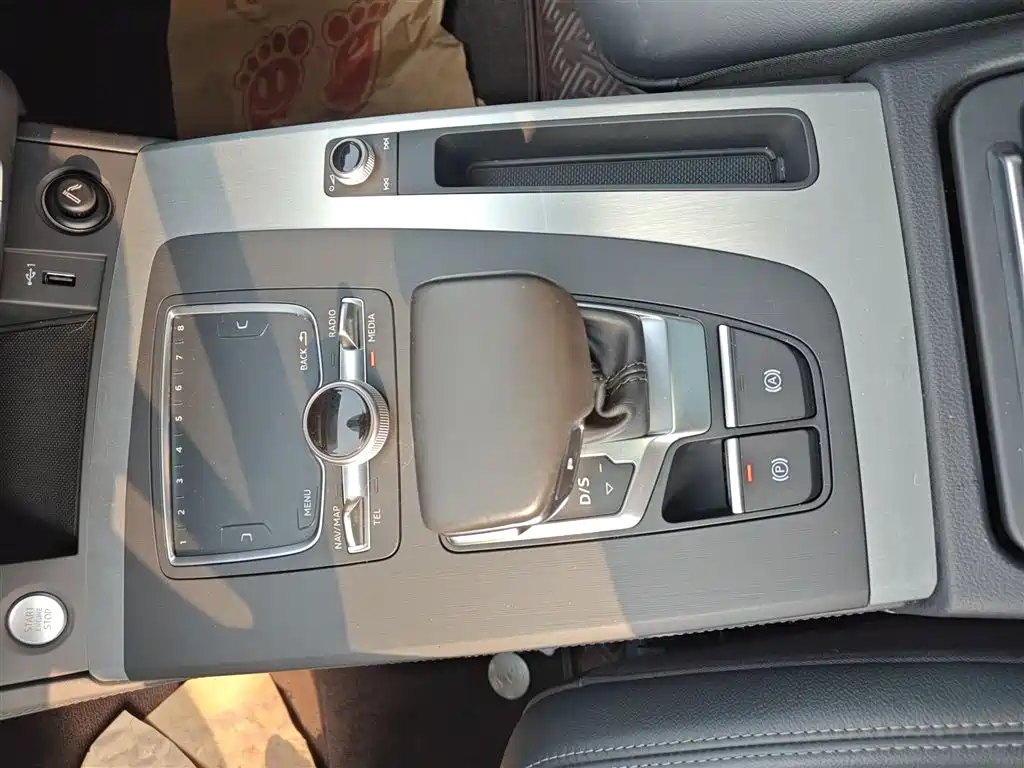 Audi Q5L 2020 Facelift 40 TFSI Honor Fashion фото 14