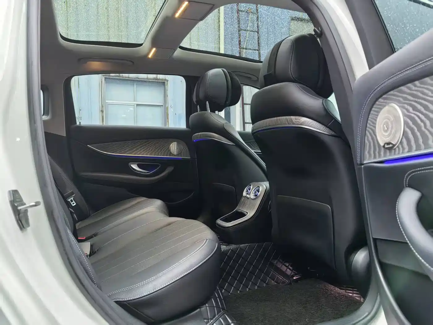 Mercedes-Benz E-Class New Energy 2022 Facelift III E 350 e L Plug-in Hybrid Sedan фото 11