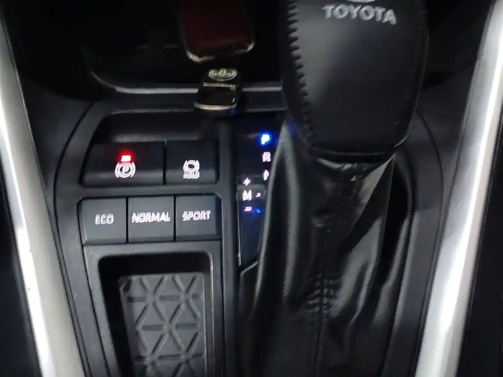 Toyota Wildlander 2023 2.0L CVT FWD Luxury PLUS фото 11