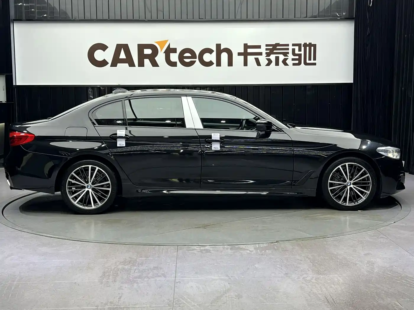 BMW 5 Series 2020 530Li Exclusive M Sport Package фото 4